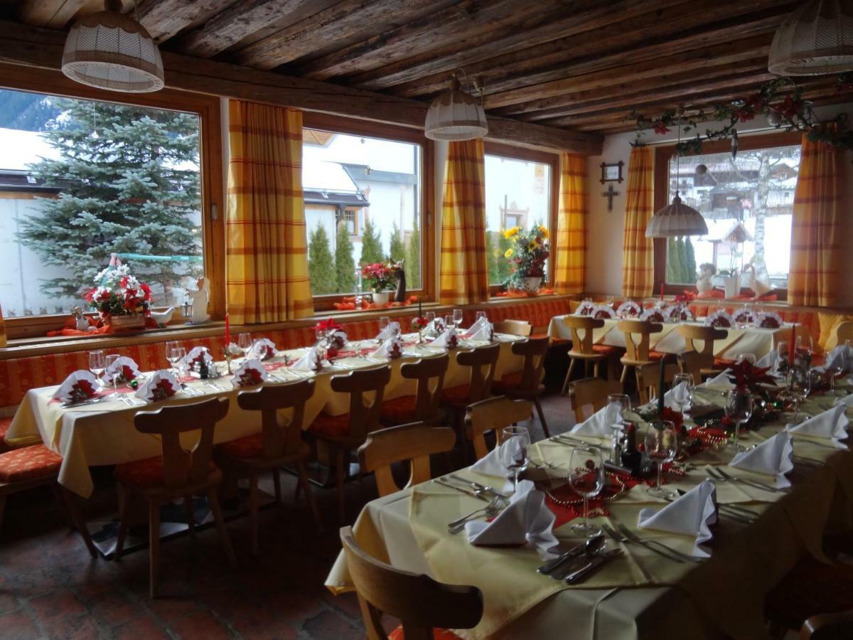Pension Nina & Gasthof Alpenrose Gschnitz Exterior photo